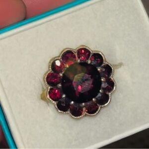 Gorgeous VICTORIAN 1940s Vintage Garnet Ring